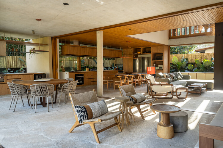 Residencia DRN / PITTA Arquiteura - Fotografía interior, madera, mesa, sillas