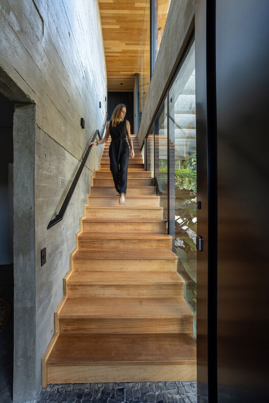 Casa 258 / Cornetta Arquitetura - Fotografía interior, Escaleras, Madera, Barandas