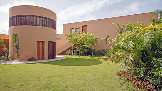 Casa Marcory  / Canales Lombardero + Atma Space - Fotografía exterior, Jardín, Patio interior