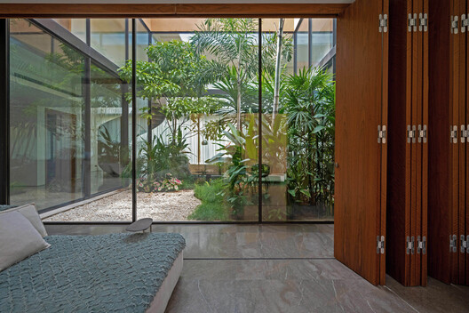 Casa Marcory  / Canales Lombardero + Atma Space - Fotografía interior, Puerta, Vidrio