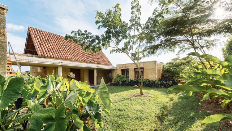Casa Franco / Taller Espacio Colectivo - Fotografía exterior, Jardín