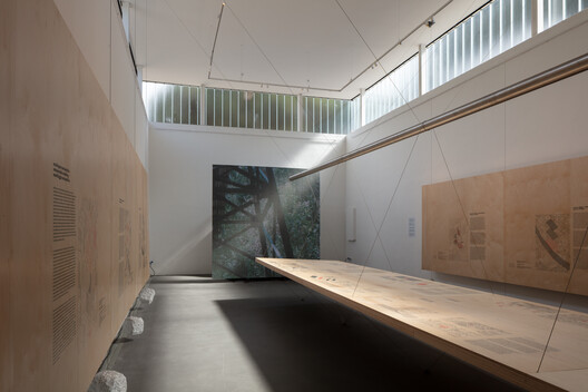 巴西馆在 2025 年威尼斯双年展上探索亚马逊地区的古老基础设施 - 18 的图像 35