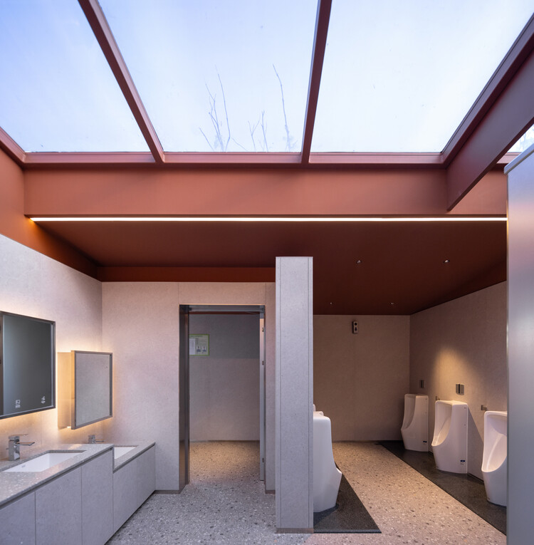 El segundo baño público en la isla Luke en Wuhan/Atelier Palimpsest - fotografía exterior, vidrio