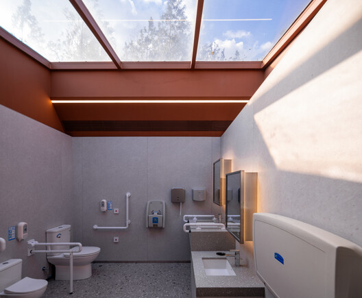 Segundo baño público en la Isla Luke, Wuhan / Atelier Palimpsest - Fotografía interior, Baño, Tarjas