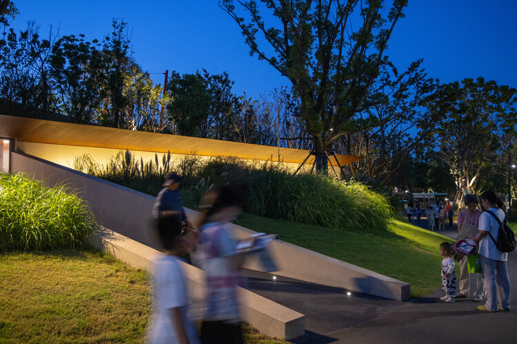 El segundo baño público en Luke Island en Wuhan/Atelier Palimpsest - fotos exteriores