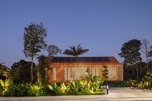 Casa Pupunha  / Laurent Troost Architectures + Hana Eto Gall Paisagismo - Fotografía exterior, Jardín