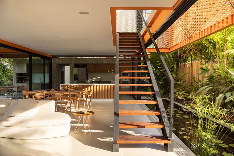 Arquitectura de Troost Pupunha / Laurent + Hana Gall Paisagismo - Fotografía interior, madera, balcón, escaleras, terraza, raras