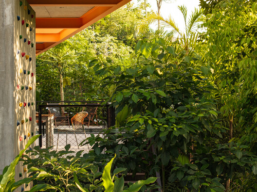 Casa Pupunha  / Laurent Troost Architectures + Hana Eto Gall Paisagismo - Fotografía exterior, Jardín