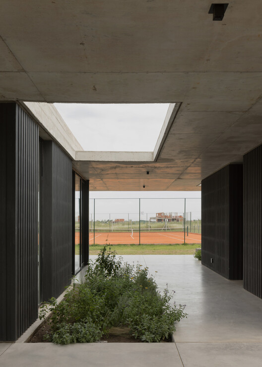 Pavilhão de Serviços / VDV ARQ Pavilhão de Serviços / VDV ARQ - Imagem 4 de 19