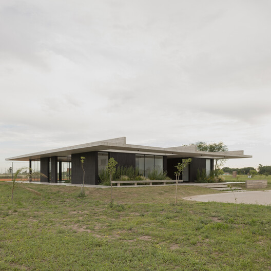 Pavilhão de Serviços / VDV ARQ Pavilhão de Serviços / VDV ARQ - Imagem 7 de 19