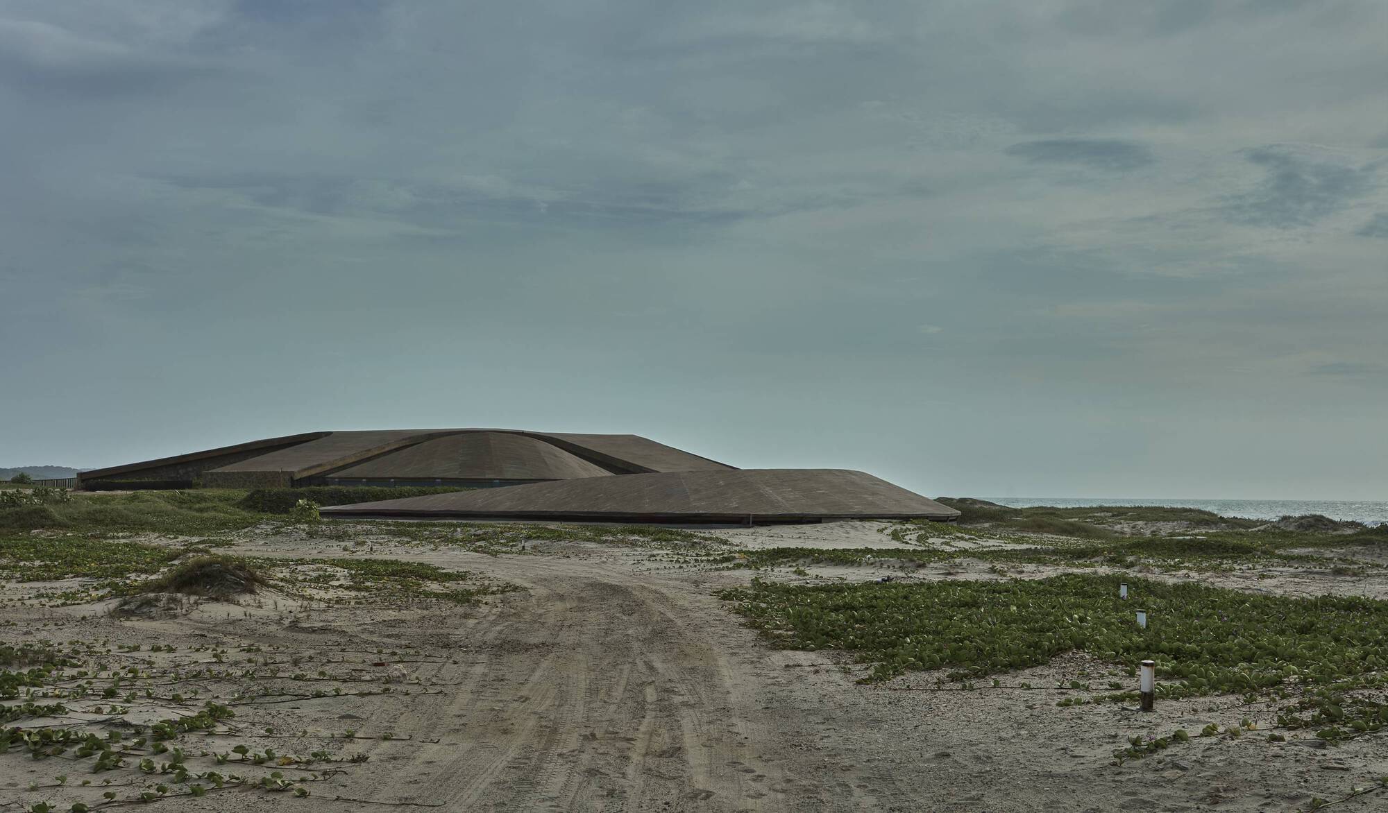 Salinas del Rey Water Sports Center / DEB + El Equipo Mazzanti