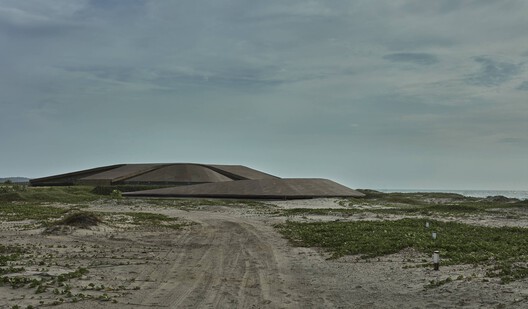Salinas del Rey Water Sports Center / DEB + El Equipo Mazzanti