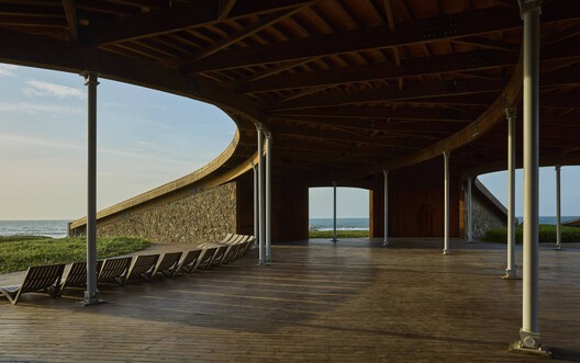 Salinas del Rey 水上运动中心 / DEB + El Equipo Mazzanti - 室内图, 柱