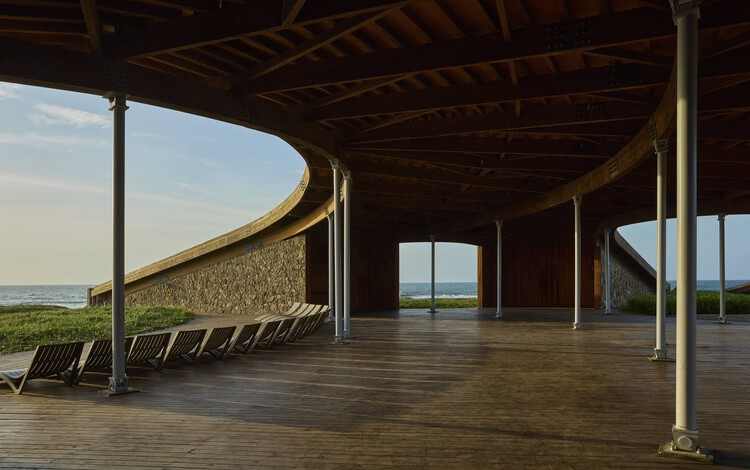 KCP/Deb+ Student Center Mazzanti Equipment - Fotos interiores, Pilars