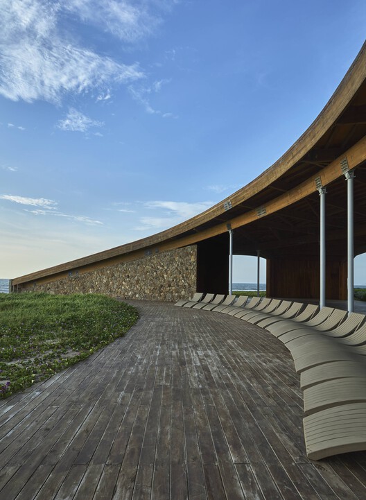 Salinas del Rey 水上运动中心 / DEB + El Equipo Mazzanti - 建筑图