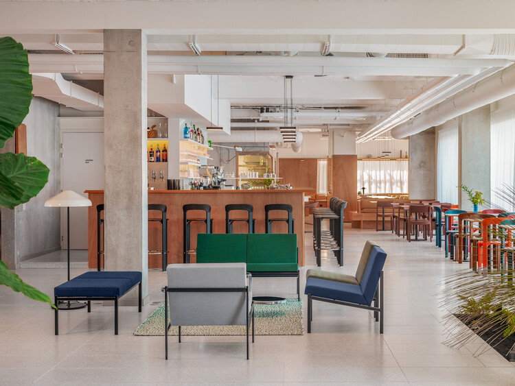 Hotel Vertime / Block Architectes - Fotografia de Interiores, Mesa, Cadeira