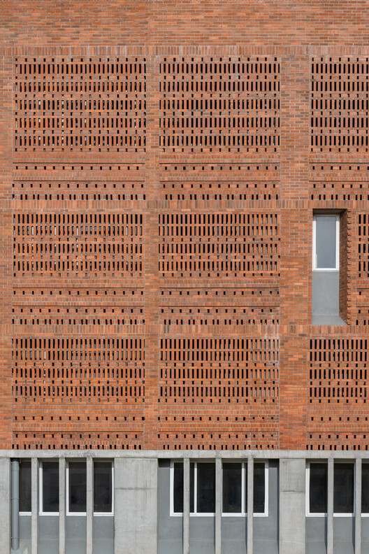 Escola Anjuman / KSM Architecture - Fotografia de Interiores, Tijolo