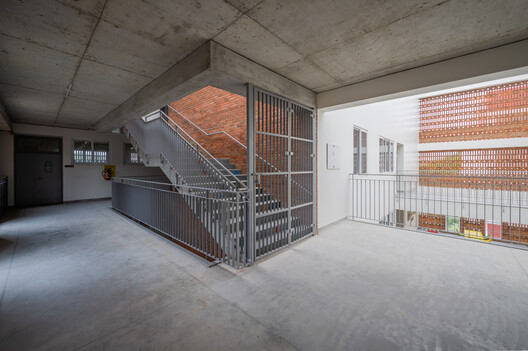Escola Anjuman / KSM Architecture - Imagem 13 de 27