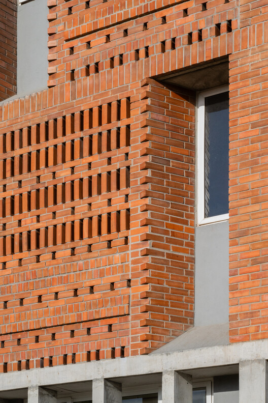 Escola Anjuman / KSM Architecture - Fotografia de Interiores, Tijolo
