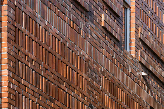 Escola Anjuman / KSM Architecture - Imagem 18 de 27