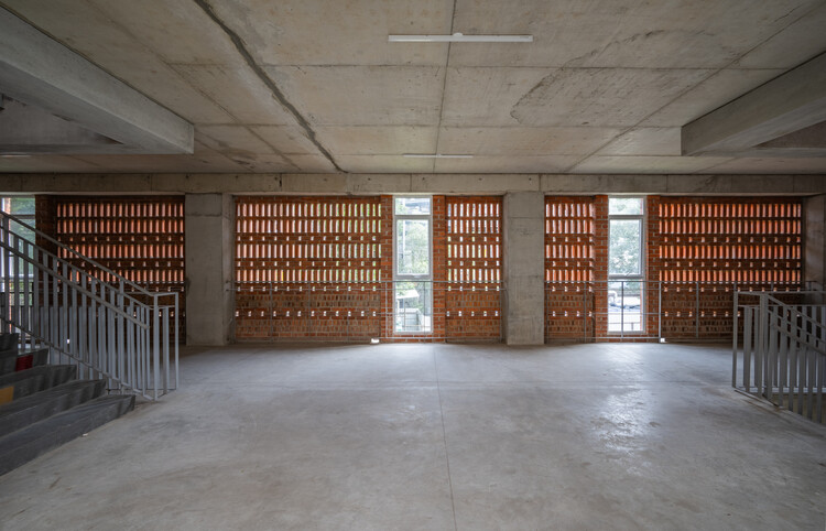 Escola Anjuman / KSM Architecture - Imagem 4 de 27