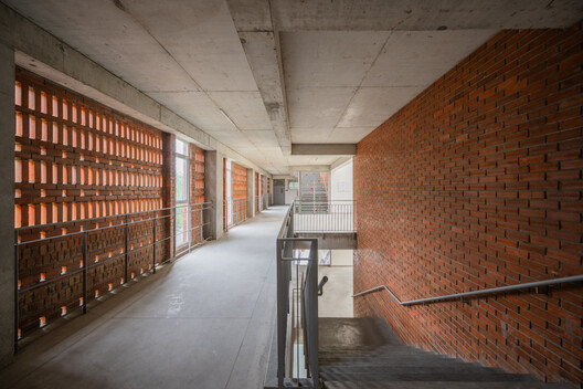Escola Anjuman / KSM Architecture - Imagem 10 de 27
