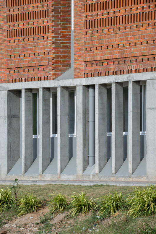 Escola Anjuman / KSM Architecture - Fotografia de Exterior