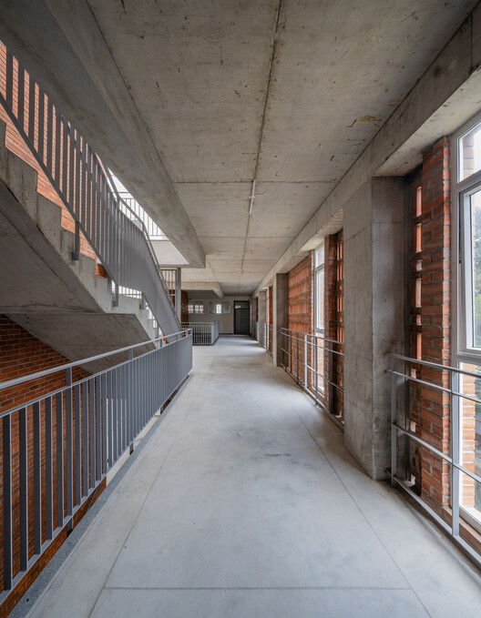 Escola Anjuman / KSM Architecture - Imagem 14 de 27