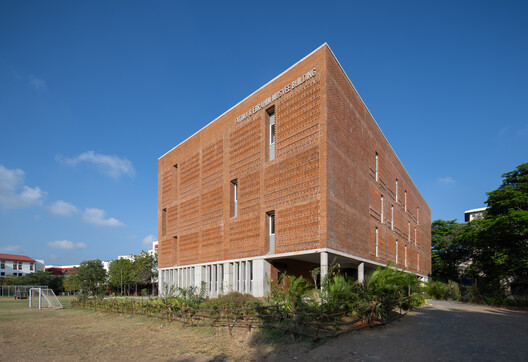 Escola Anjuman / KSM Architecture - Fotografia de Exterior