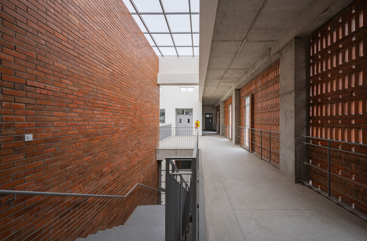 Escola Anjuman / KSM Architecture - Imagem 2 de 27