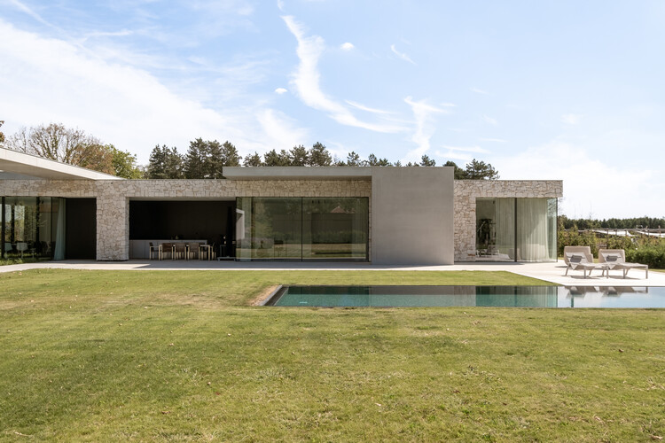 Concrete Villa / Cocoon Architecten - Image 2 of 30
