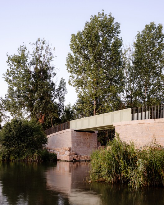 Bois Canal Footbridge / Oatmeal Studio