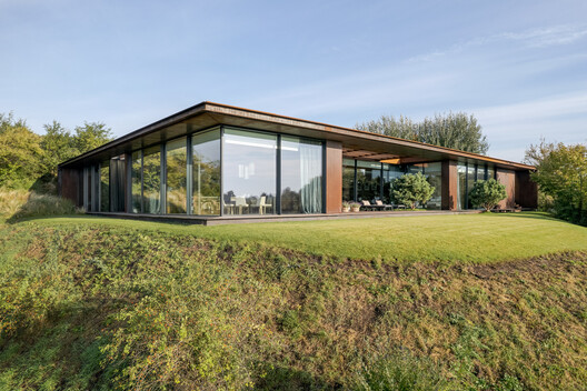 Casa na Encosta / 77 Studio architecture - Fotografia de Exterior