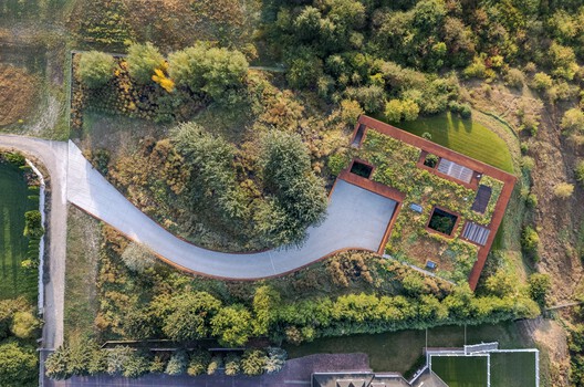 Casa na Encosta / 77 Studio architecture - Imagem 5 de 30