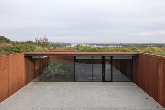 Casa na Encosta / 77 Studio architecture - Imagem 3 de 30