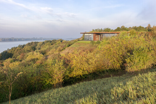 Casa na Encosta / 77 Studio architecture - Imagem 6 de 30