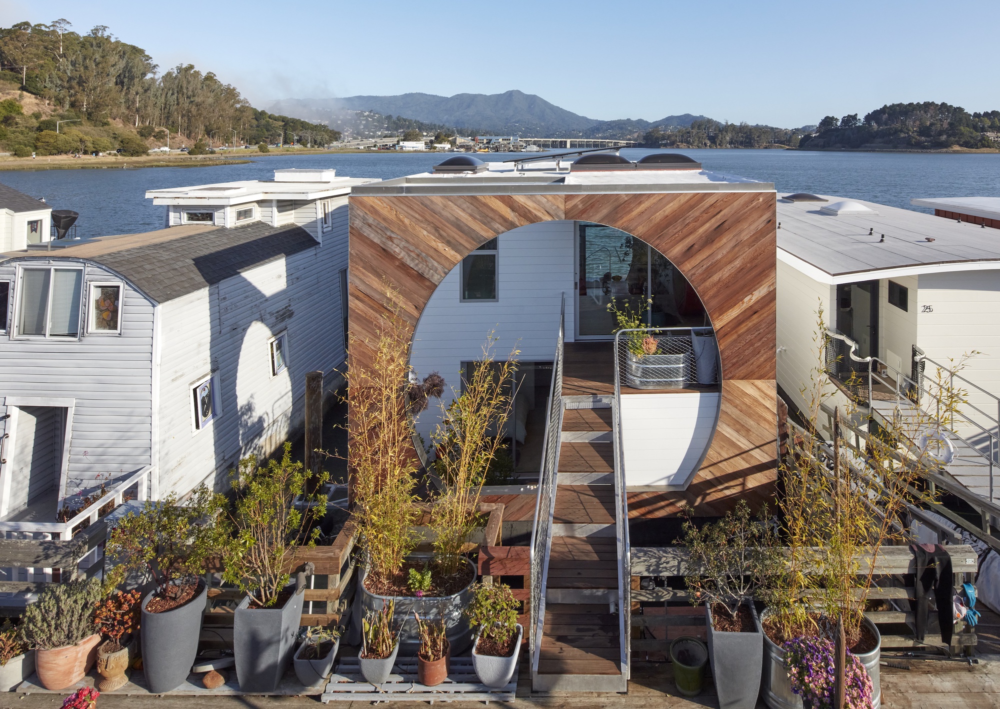 Sausalito Houseboat / Craig Steely Architecture