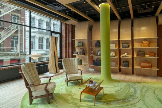 珑骧精品店 / Heatherwick Studio 珑骧精品店 / Heatherwick Studio - 室内图, 起居室, 木头, 玻璃