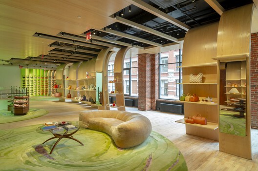 珑骧精品店 / Heatherwick Studio 珑骧精品店 / Heatherwick Studio - 室内图, 起居室, 木头