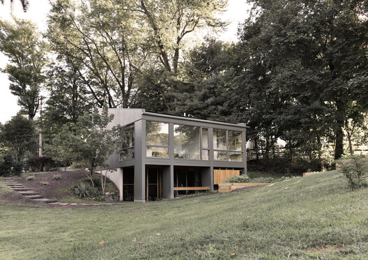 Anchorage Road Artist Studio / Ballman Khapalova