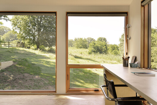 Estudio artístico Anchorage Road / Ballman Khapalova - Fotografía interior, Madera, Vidrio