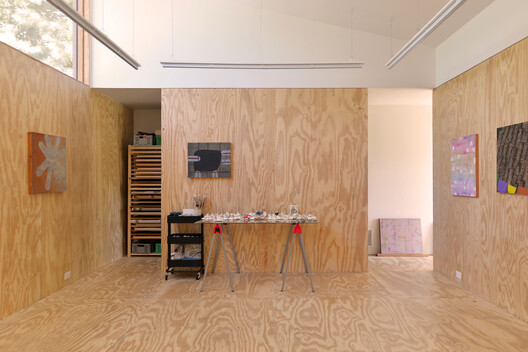 Estudio artístico Anchorage Road / Ballman Khapalova - Fotografía interior, Madera
