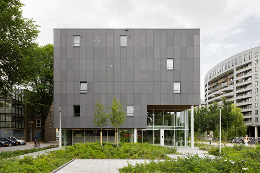 Suíte 9 no Campus da Universidade de Tecnologia de Delft / Studioninedots - Fotografia de Exterior