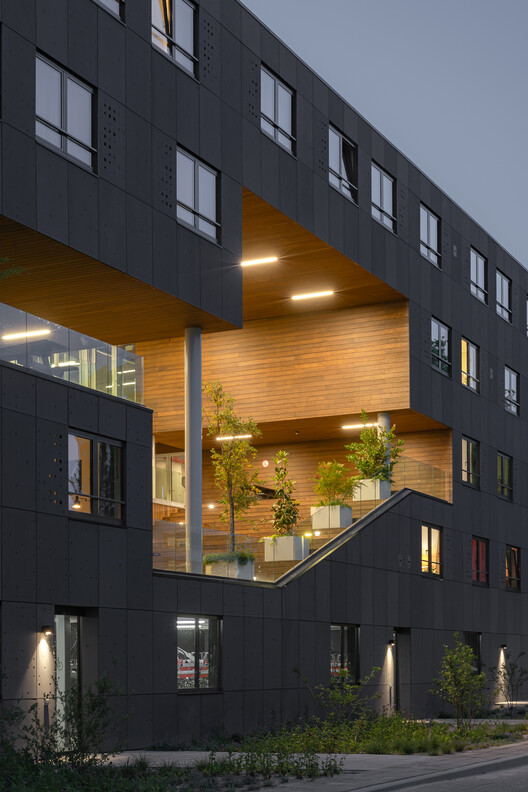 Suíte 9 no Campus da Universidade de Tecnologia de Delft / Studioninedots - Fotografia de Exterior