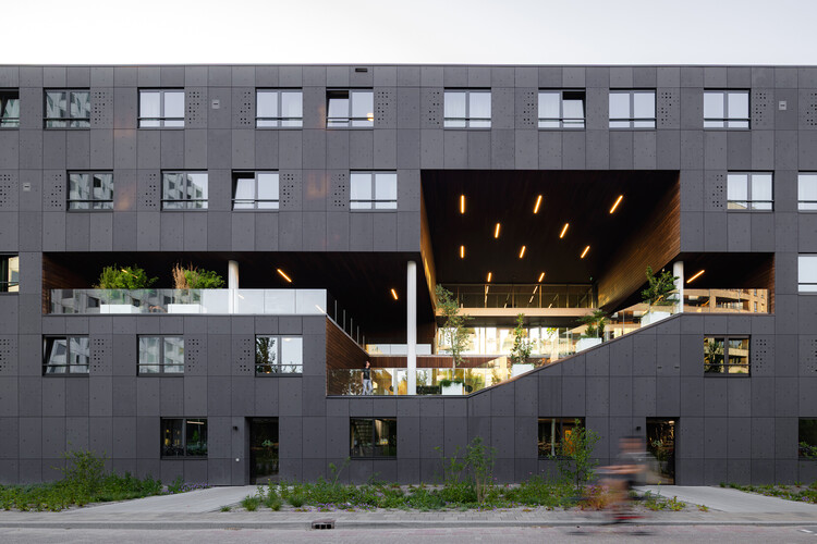 Suíte 9 no Campus da Universidade de Tecnologia de Delft / Studioninedots - Fotografia de Exterior, Habitação Estudantil, Aido
