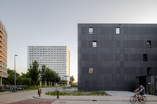 Suíte 9 no Campus da Universidade de Tecnologia de Delft / Studioninedots - Fotografia de Exterior
