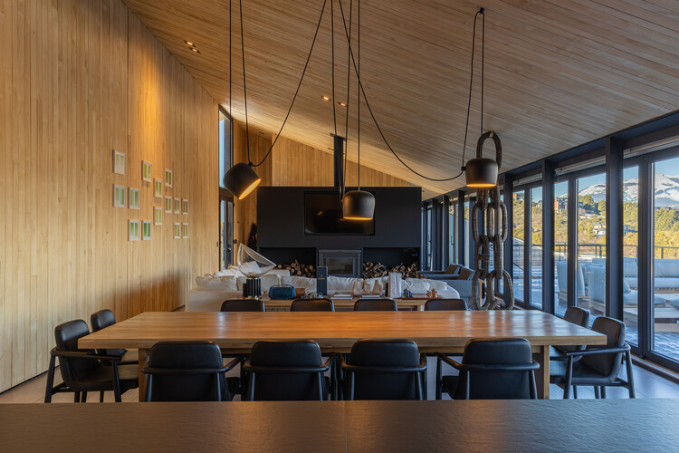 Arquitectos de Uan/Alric Galindez - Fotografía interior, comedor, madera, mesas, sillas, vidrio