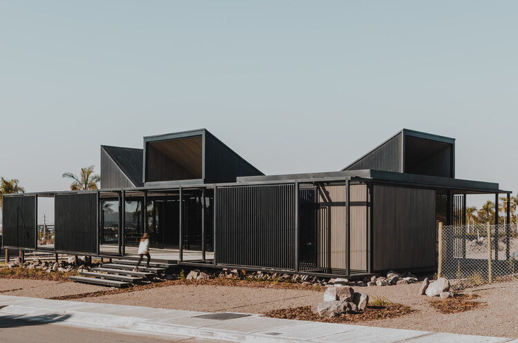 Pavilio de negocios corto - Centro de visitantes / FP / ARQS. - Imagen 1 de 19