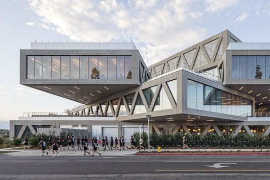 Claremont McKenna College Robert Day Sciences Center / BIG