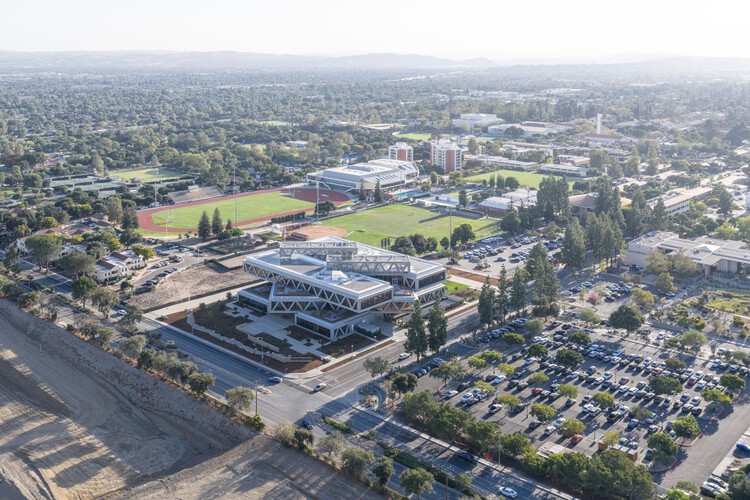 Centro de Ciencias Robert Day en Claremont McKenna College/BIG - fotografía exterior, vista aérea